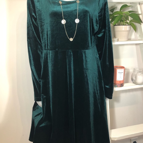 Magnifique robe de velours verte forêt ❤️Neuve! Aubaine - Picture 5 of 9